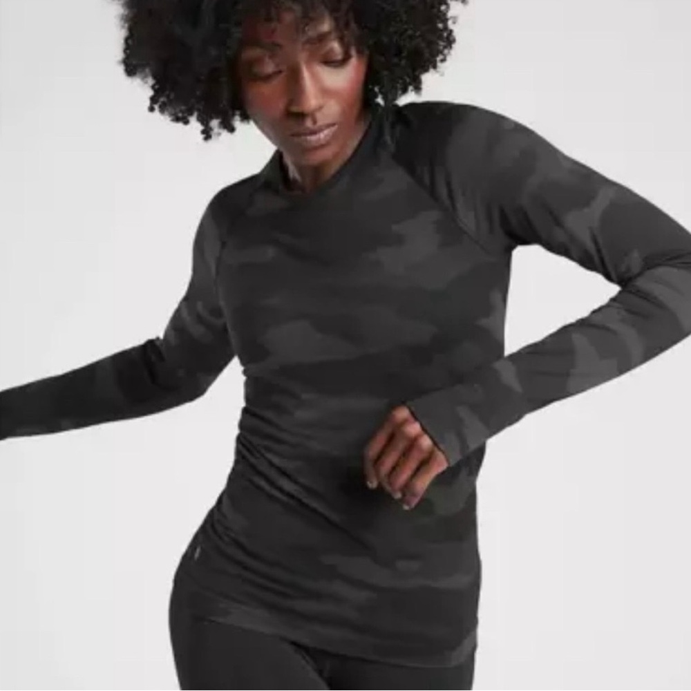 Athletic black camo speedlight seamless long sleeve top size S